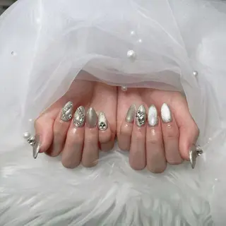 ミディアム 🌈 Laule'aのネイルデザイン