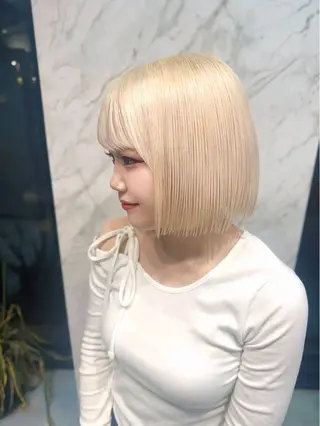 ショート 🦋ami/浦和 ブリーチカラー🦋のヘアスタイル