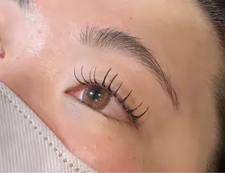 マツエク・マツパ TotalBeautysalonCURE所属・CURE 朱梨のネイルデザイン