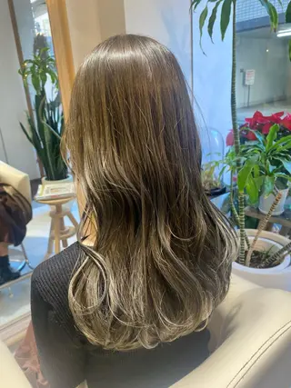 セミロング カラー 安永 涼のヘアスタイル
