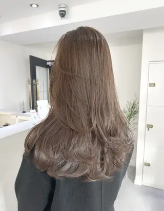 ロング カラー elu by AHNKISM所属・艶髪/ 透明感カラーのヘアスタイル