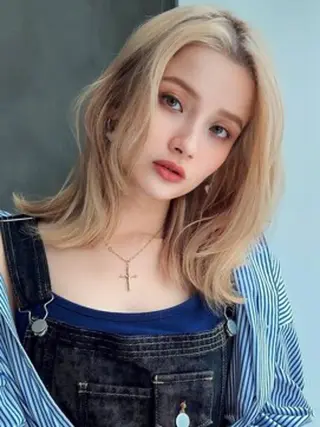 ミディアム カラー ✖️リーアキト LEEAKITO✖️のヘアスタイル