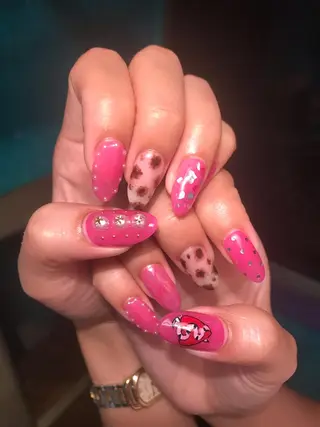 ネイル キラキラ オメメのネイルデザイン