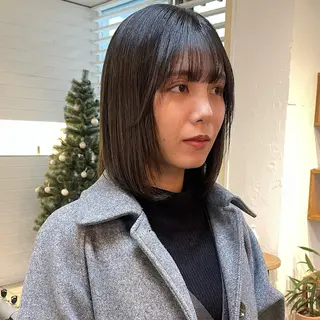 ミディアム カラー mina / 透明感ベージュカラーのヘアスタイル