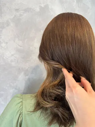 セミロング カラー ヒヨシ ルナのヘアスタイル