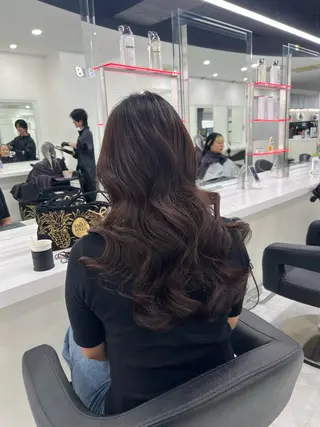 ロング カラー オリーブカラー🫒 レイヤーカット✂︎のヘアスタイル