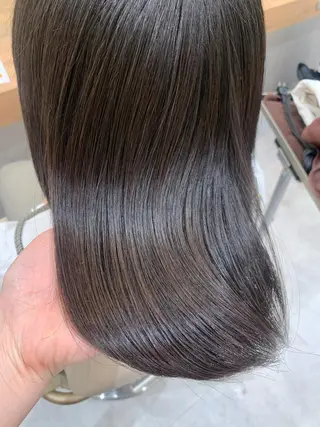 セミロング 近 紗理奈のヘアスタイル