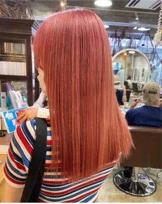 ロング カラー ツガミ リナのヘアスタイル