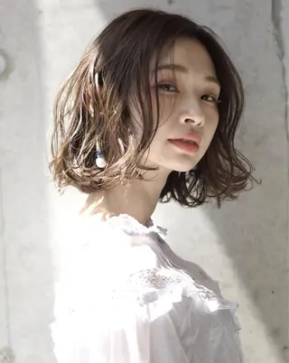 ミディアム hoNua. 栄/透明感カラーのヘアスタイル