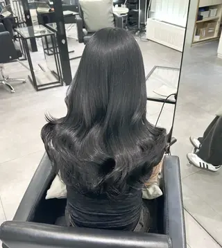 ロング カラー elu by AHNKISM所属・艶髪/ 透明感カラーのヘアスタイル