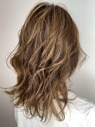 セミロング MONIQA原宿所属・デザインカラーウルフ 宙也のヘアスタイル