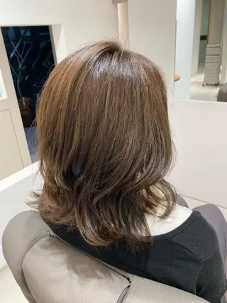 セミロング 白土 さくらのヘアスタイル