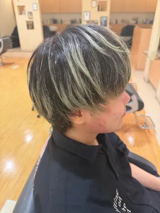ショート カラー 井上 未悠のヘアスタイル