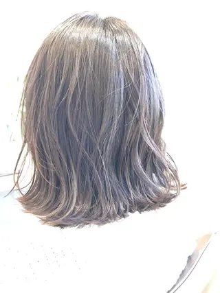 ミディアム 白髪ぼかしハイライト 💫ミネ　ヒロシのヘアスタイル