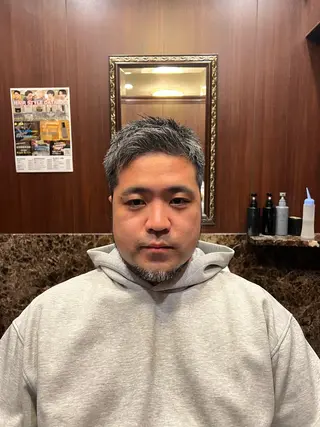 ショート ヒロ銀座バーバーショップ丸の内所属・秋山 琳太のヘアスタイル