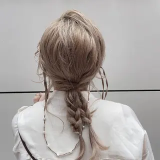 セミロング カラー ヘアアレンジ Mirai 🧸のヘアスタイル