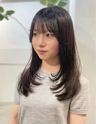 セミロング SAKI 新宿のヘアスタイル