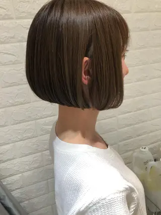 ミディアム カラー THE DAY所属・AKI HASHIMOTOのヘアスタイル