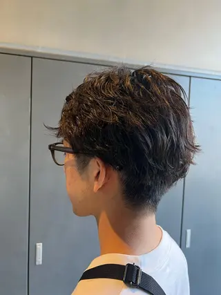 メンズ ダブルカラー寒色系 ボリューム改善ハヤトのヘアスタイル