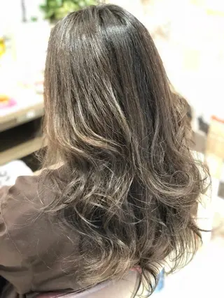 セミロング カラー 上村 将人のヘアスタイル