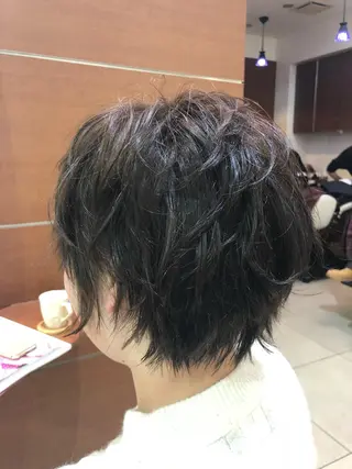 ショート カラー パーマ 岩出 俊のヘアスタイル