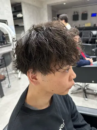 ショート パーマ メンズ ユウ🪄 パーマ指名No1のヘアスタイル