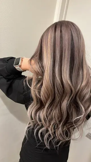 セミロング カラー ヘアアレンジ 🔥ハイトーンカラー ギャルNAOKI🔥のヘアスタイル