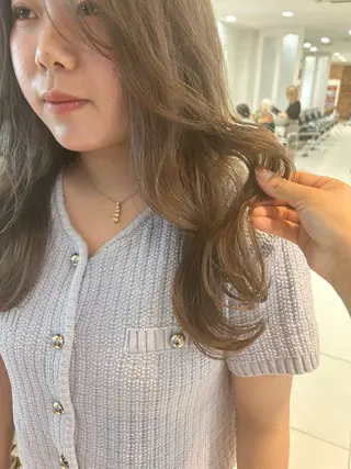 ロング 🍂透明感ベージュ カラー🍂森部杏菜のヘアスタイル