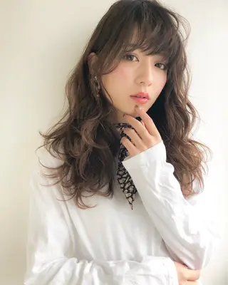 カラー 辺見 葵のヘアスタイル