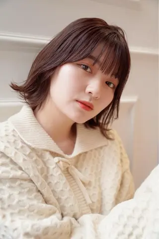 ミディアム ブリーチなしダブル/ レイヤーカット 小棹のヘアスタイル