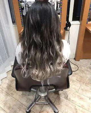 ロング カラー 100%髪質改善特化 TRUNSのヘアスタイル