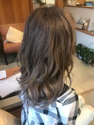 セミロング カラー chill out 南塚口本店のヘアスタイル