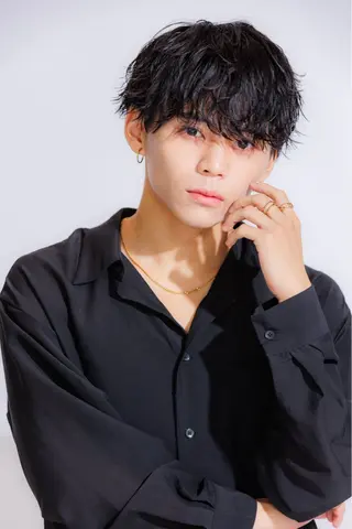 ミディアム 波巻きスパイラル 近藤剛　浦和のヘアスタイル