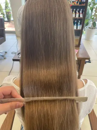 ロング HIKARI🐈‍⬛ レイヤー×デザインのヘアスタイル