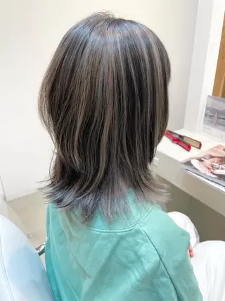 ミディアム カラー un【アン】所属・【un】 MANAのヘアスタイル