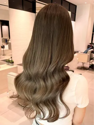 ロング stair:case 武蔵小杉店所属・艶カラーリスト 牛込萌香のヘアスタイル