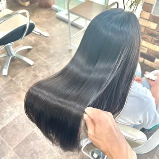 ロング スパークヘア所属・大人女性の縮毛矯正/ 艶髪職人/馬渕樹のヘアスタイル