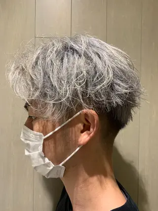 ショート カラー 糟谷 慈英のヘアスタイル