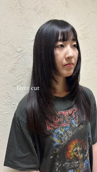 ロング ミウラナツサ /レイヤーカットのヘアスタイル