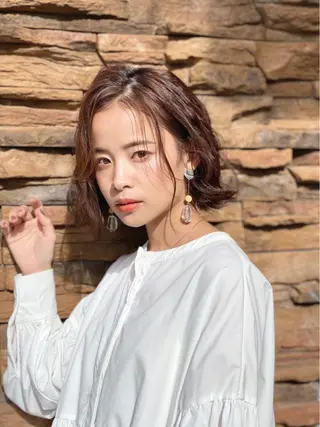 ミディアム カラー 髙井 麻帆のヘアスタイル