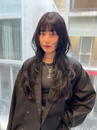 ロング カラー TOMOYAレイヤー ブリーチ縮毛矯正のヘアスタイル