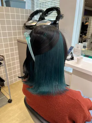 セミロング 寒色＆ブリーチ特化 寒色MiOのヘアスタイル