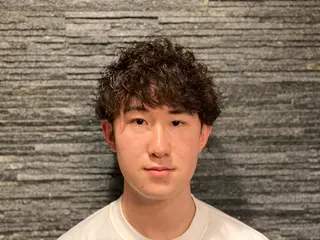 ショート パーマ メンズ 浅見 天翔のヘアスタイル