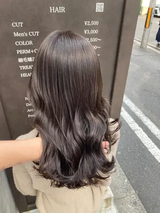 セミロング ブリーチしたのに 色持ち1.5ヶ月のヘアスタイル