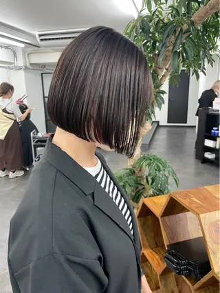 ショート カラー ぱつっとボブ/透明感 カラー/Ayakaのヘアスタイル