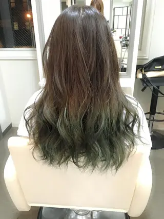 セミロング ロング カラー 吉本 yoshimotoのヘアスタイル
