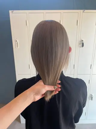 ミディアム Plus lib 伊東 美咲のヘアスタイル