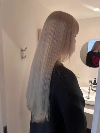 ロング カラー yukie/ ブリーチカラーのヘアスタイル