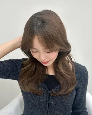 ミディアム カラー Aura所属・丸山 心 / 艶カラーのヘアスタイル