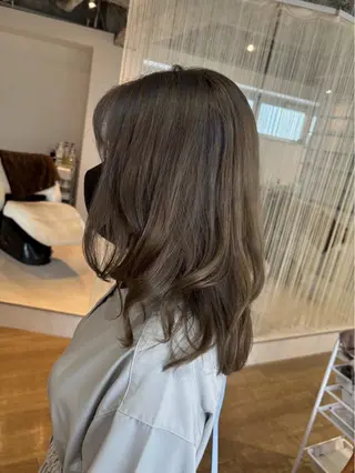 セミロング カラー 伊藤 かなのヘアスタイル